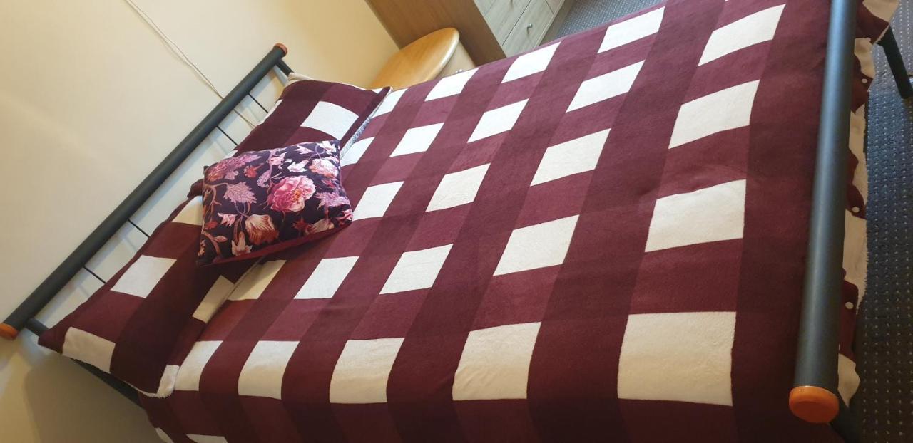 Homestay A Double Room In Vibrant Leith- Female Guest Only Edinburgh