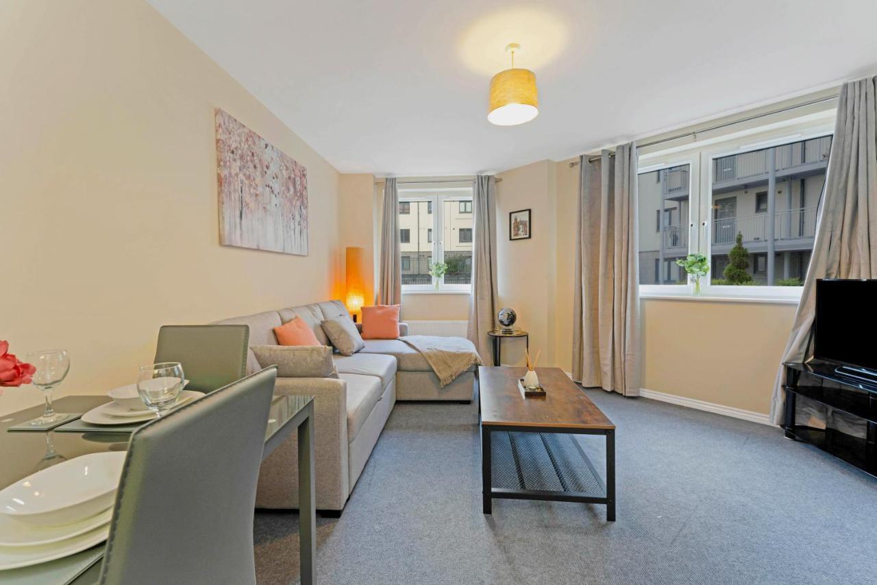 Modern & Spacious 2 Bedroom Serviced Next To Lochend Park - Private Underground Parking & Lift Available - Close To Centre *