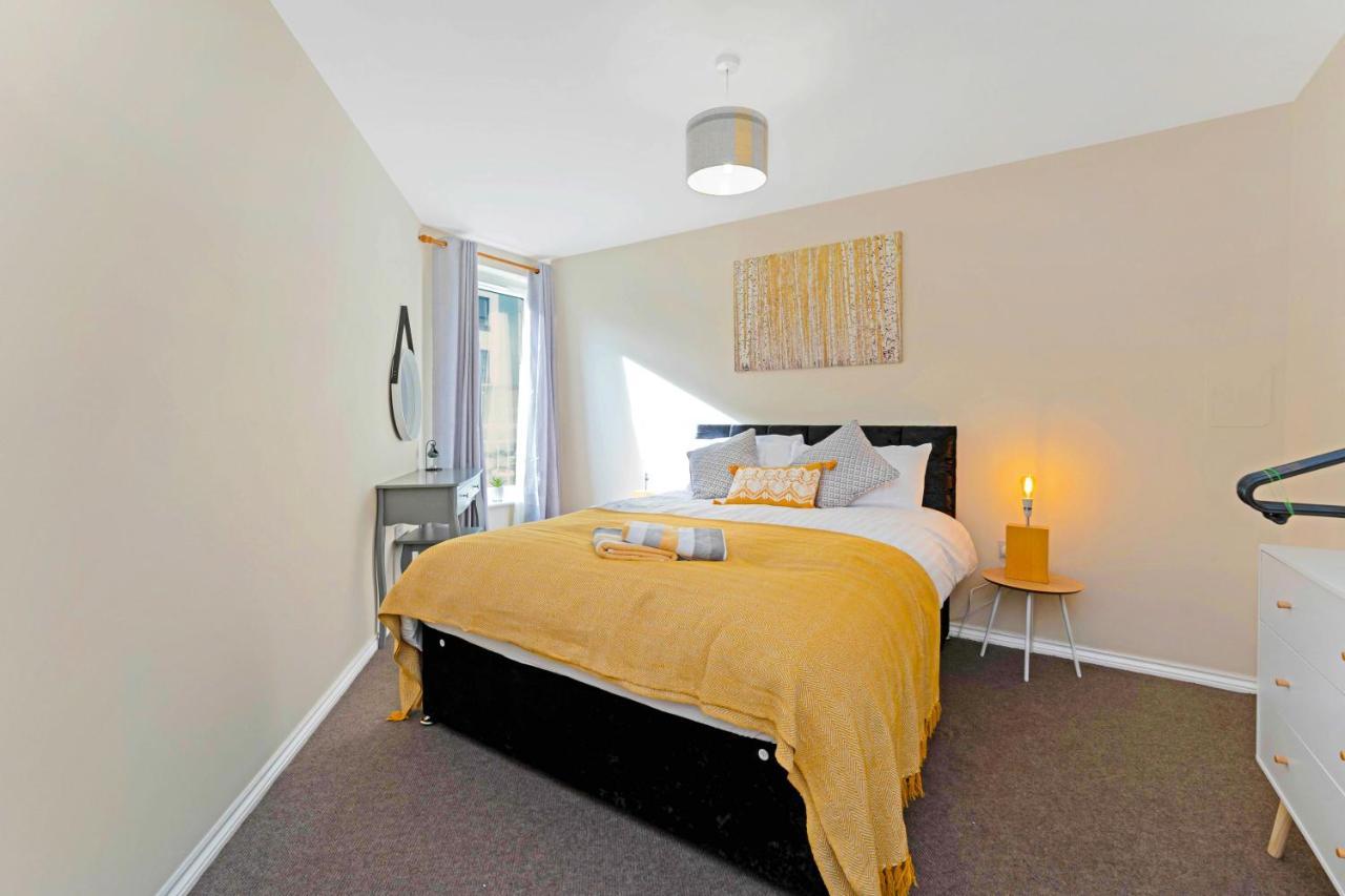 Modern & Spacious 2 Bedroom Serviced Next To Lochend Park - Private Underground Parking & Lift Available - Close To Centre Edinburgh