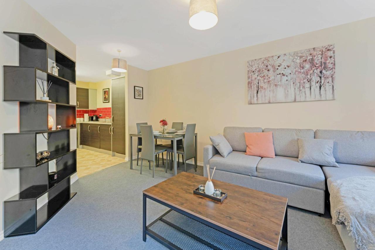 Apartment Modern & Spacious 2 Bedroom Serviced Next To Lochend Park - Private Underground Parking & Lift Available - Close To Centre Edinburgh