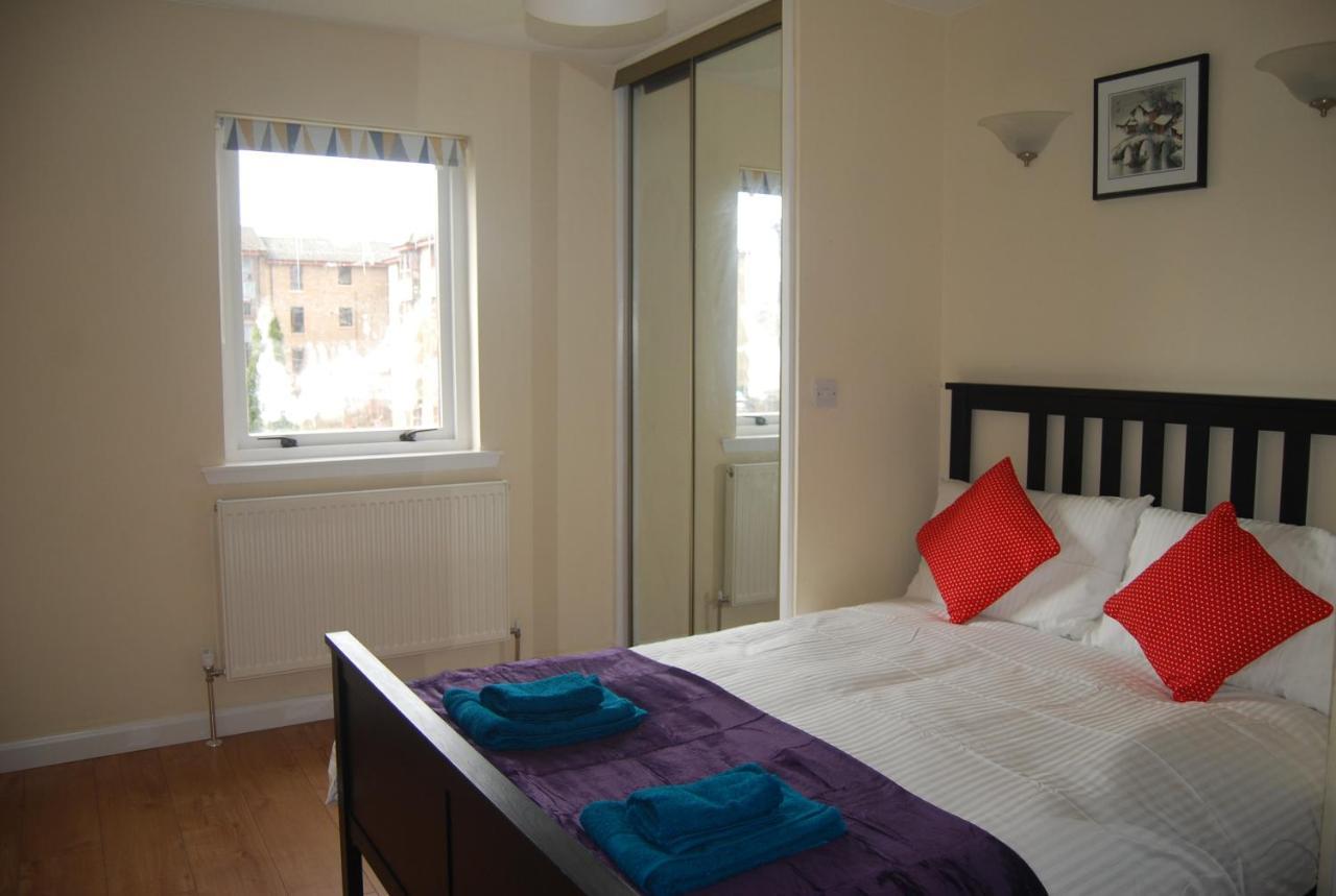 Apartment 3 Bed Flat Close To And The Meadows *