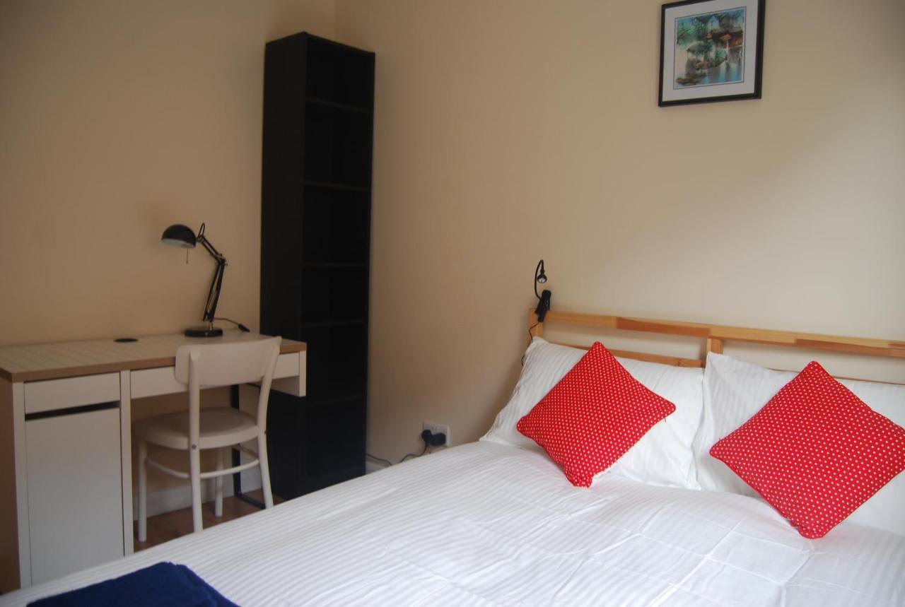 3 Bed Flat Close To And The Meadows * Edinburgh