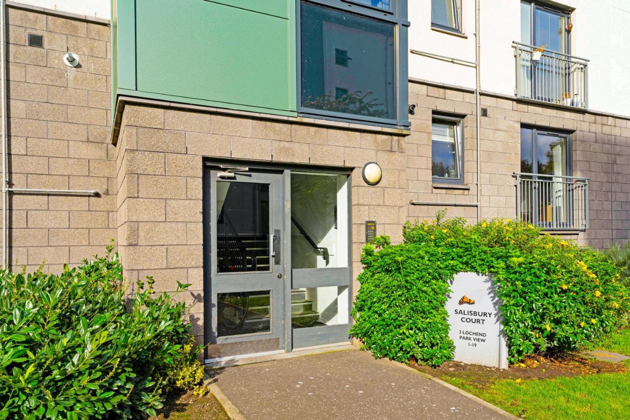 Modern & Spacious 2 Bedroom Serviced Next To Lochend Park - Private Underground Parking & Lift Available - Close To Centre *
