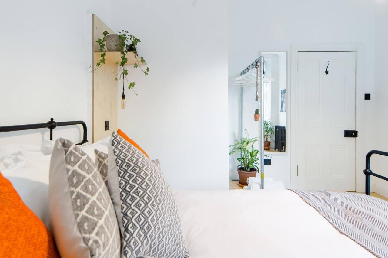The Plywood Flat, Modern Style In A Traditional Tenement *