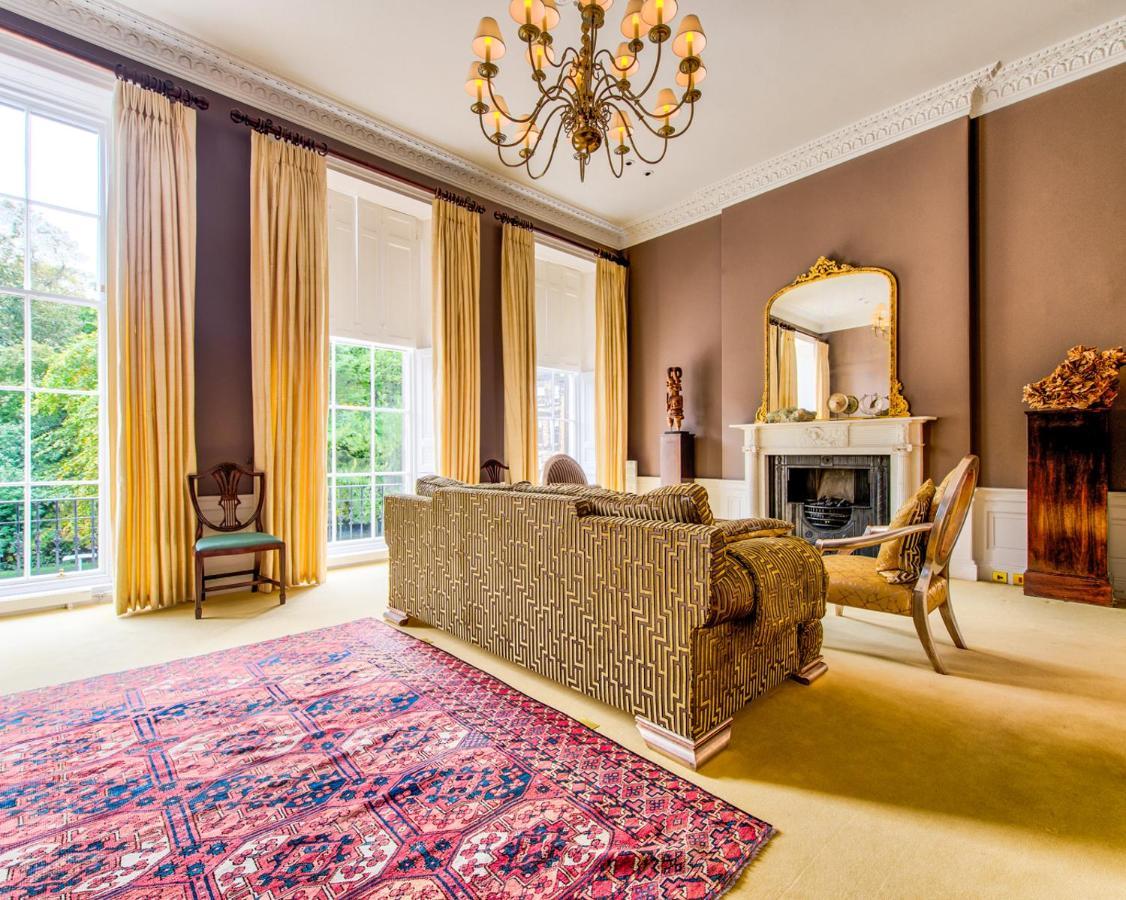 Beautiful Centre Georgian 4 Bed Townhouse With Private Garden Holiday home *
