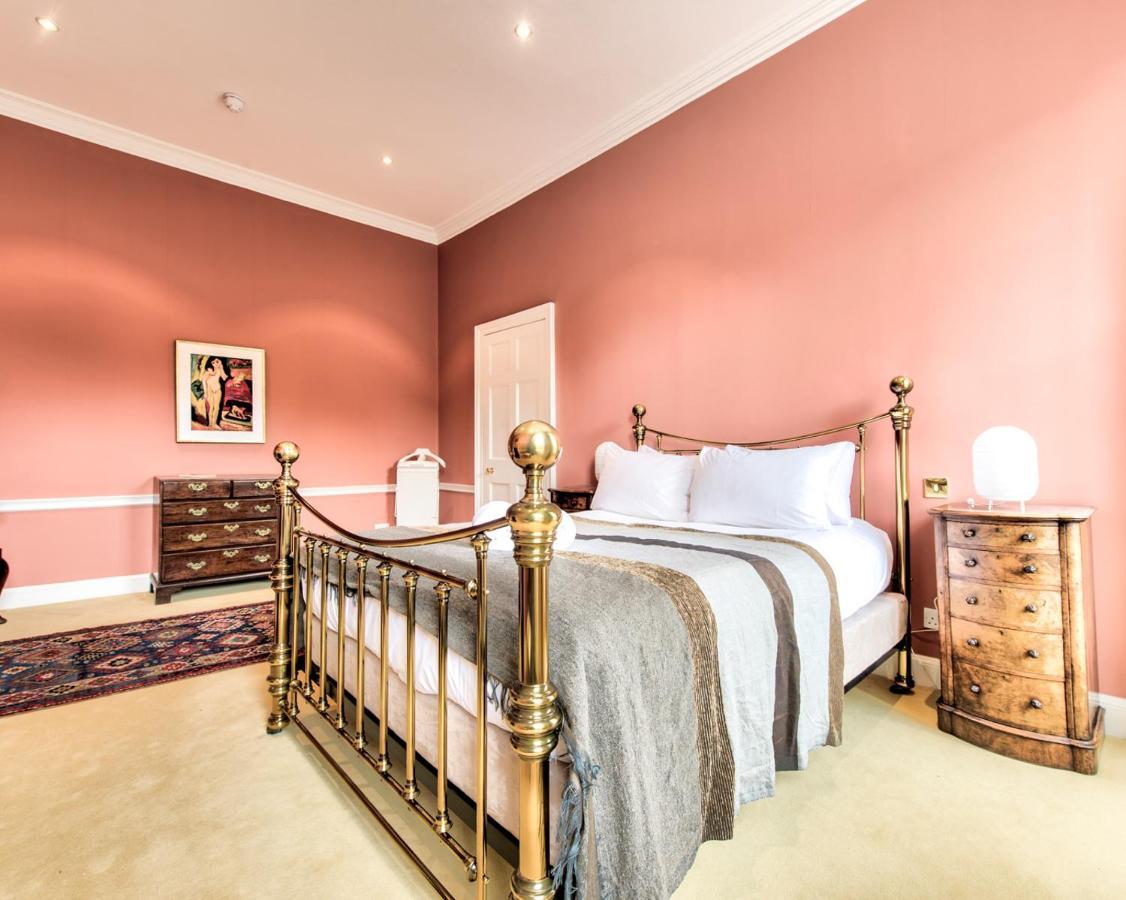 Beautiful Centre Georgian 4 Bed Townhouse With Private Garden Holiday home Edinburgh