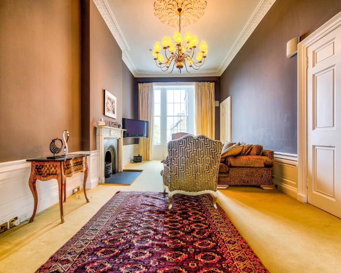 Holiday home Beautiful Centre Georgian 4 Bed Townhouse With Private Garden *