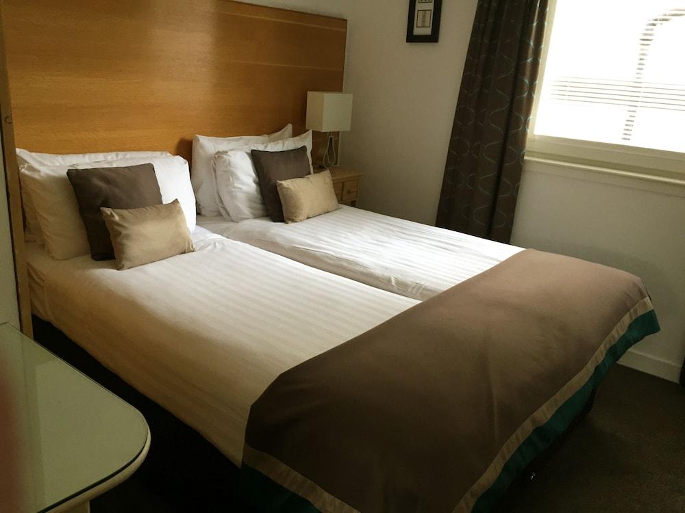 Fountain Court - Harris 4*