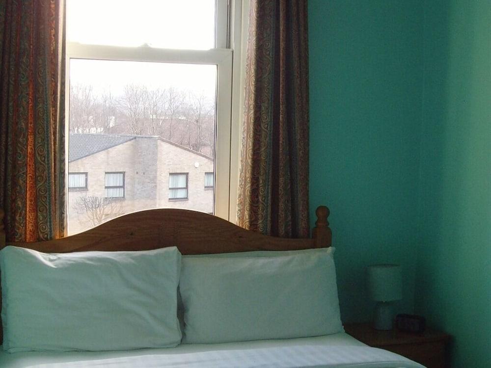 Twin Lions Hotel