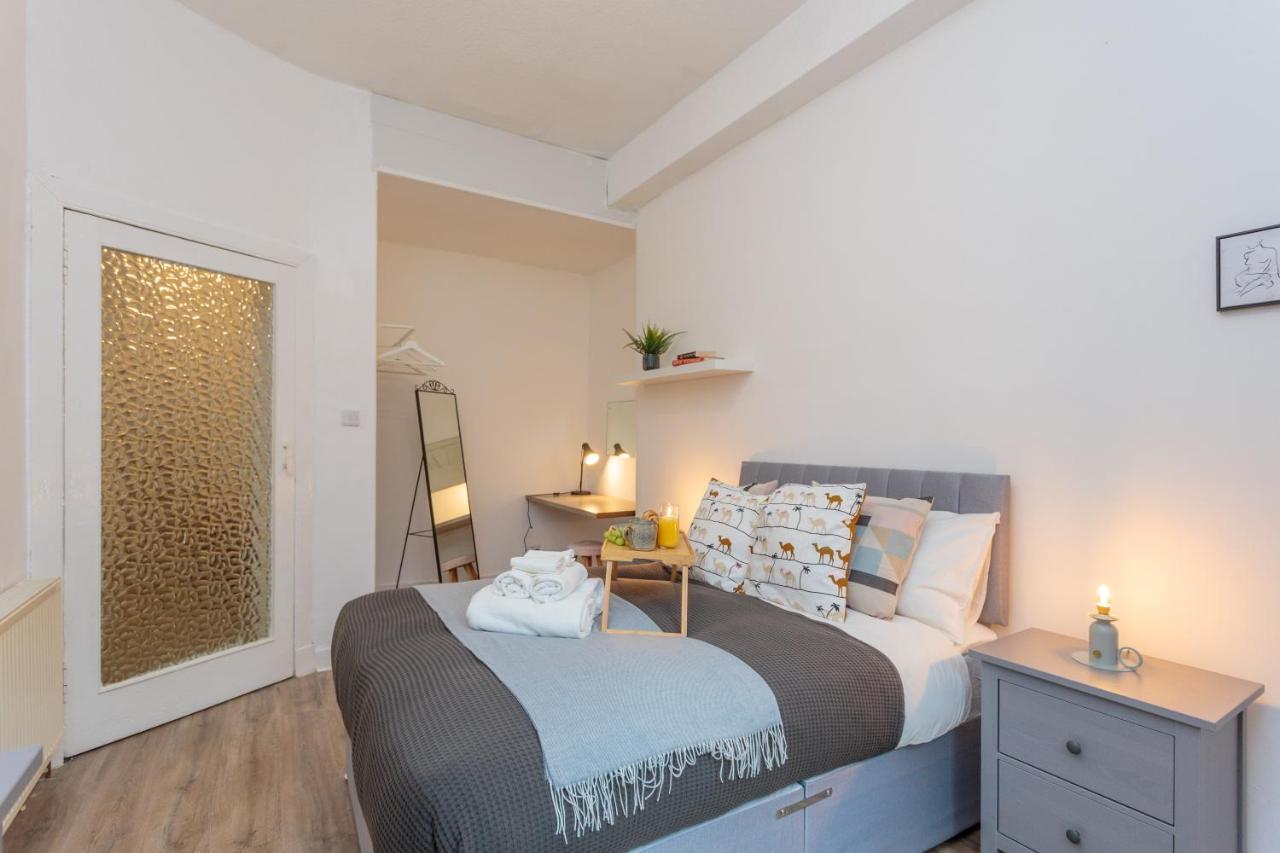 Stylish At The Edge Of Meadows Park Apartment *
