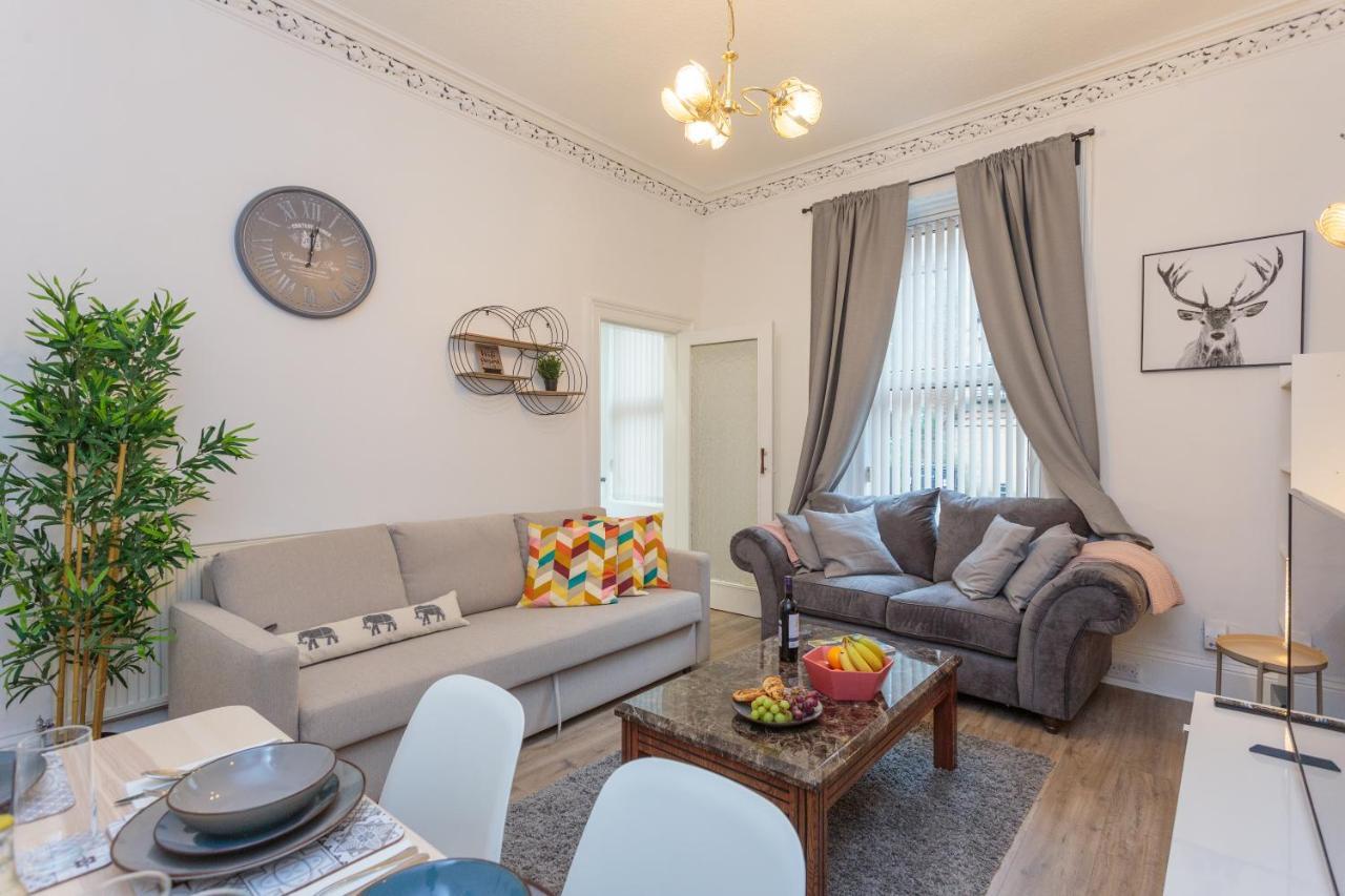 Stylish At The Edge Of Meadows Park *