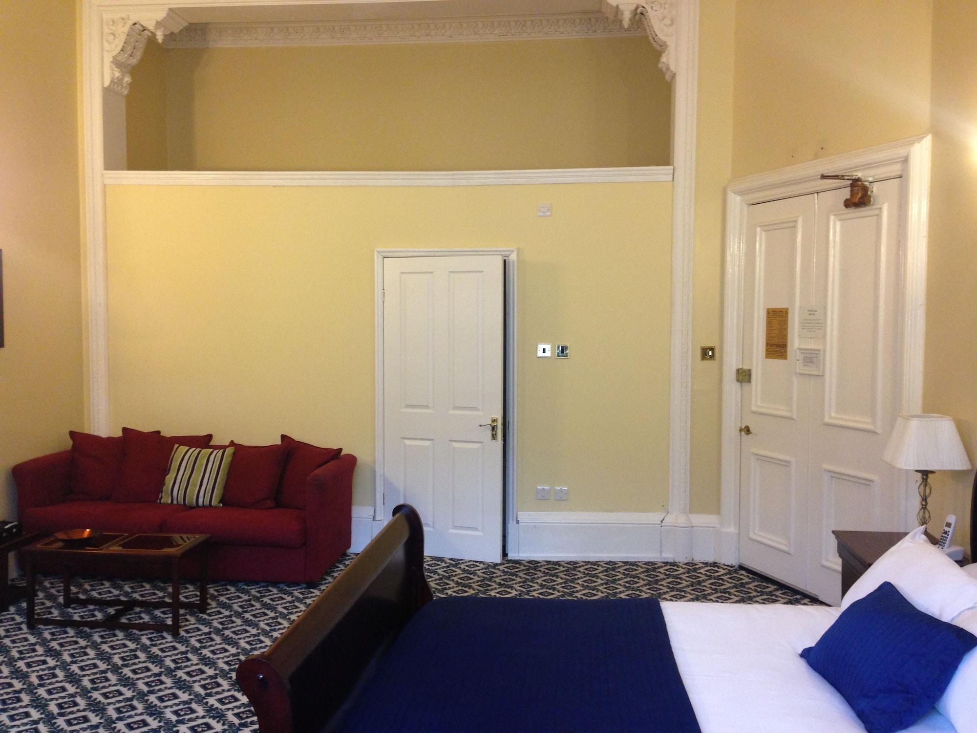 Thistle Hotel 3*