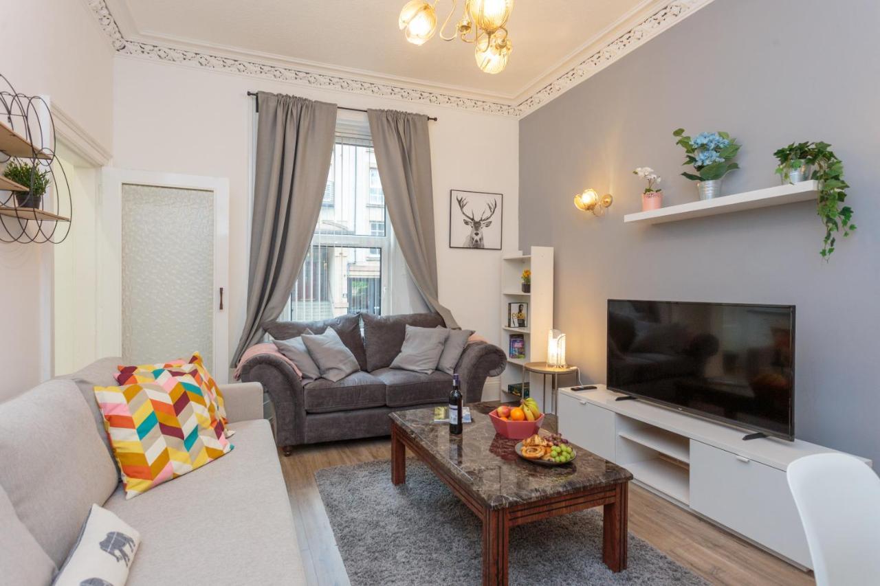 Stylish At The Edge Of Meadows Park *