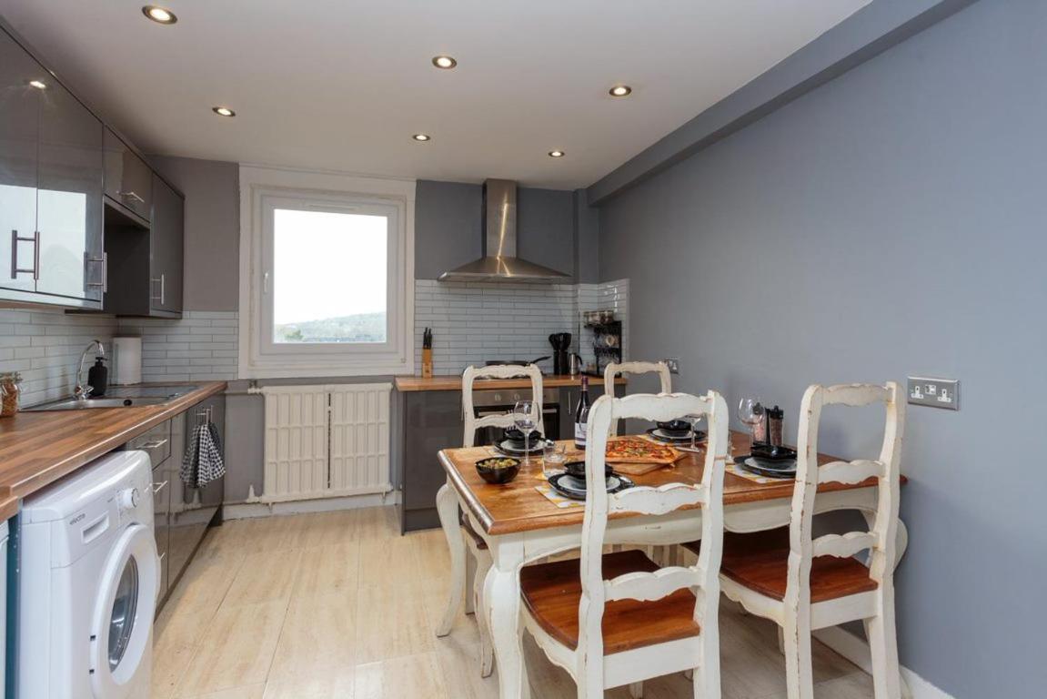 Apartment Gorgeous 3-bed Flat, 15 Minutes To Centre *