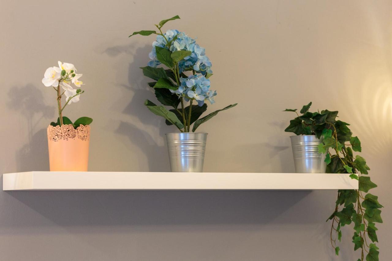 Stylish At The Edge Of Meadows Park Apartment *
