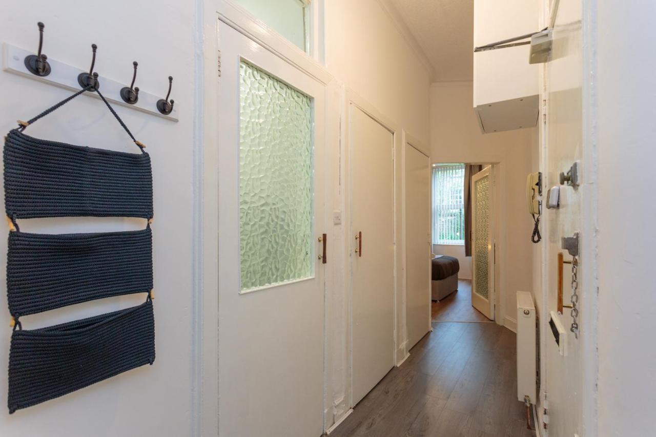 Stylish At The Edge Of Meadows Park Apartment *