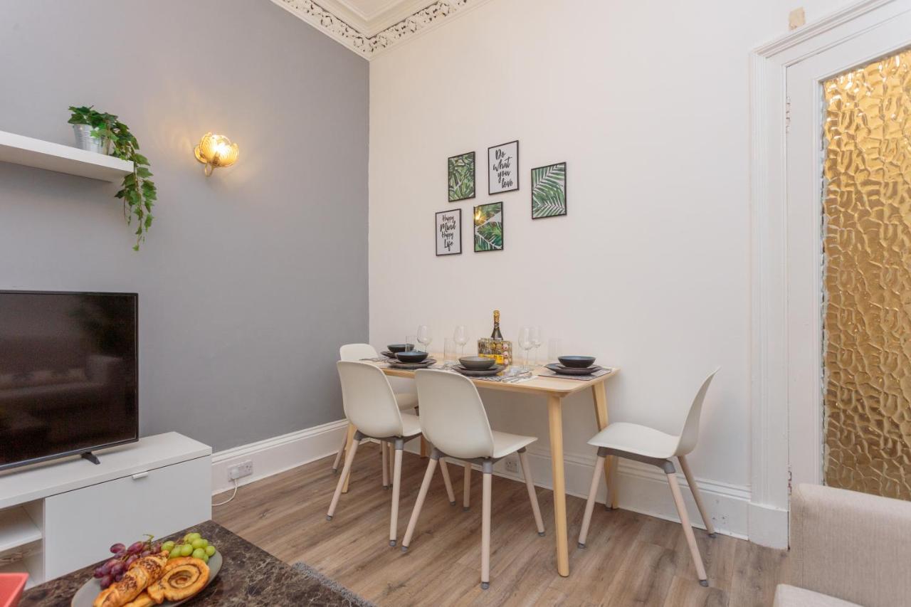 Stylish At The Edge Of Meadows Park Apartment Edinburgh