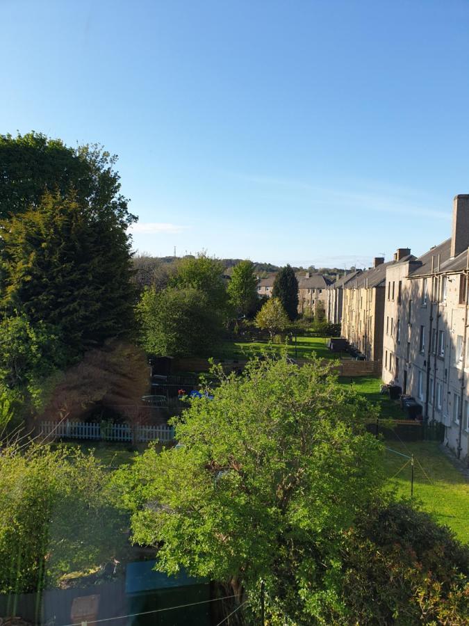 Large 3 Bedroom Apartment/flat In Ideal Location *