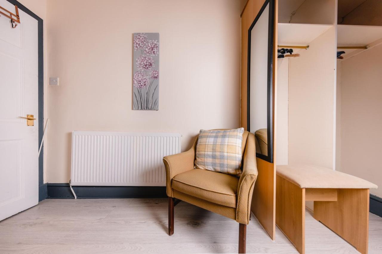 Old Town Central Apartments By The Castle * Edinburgh