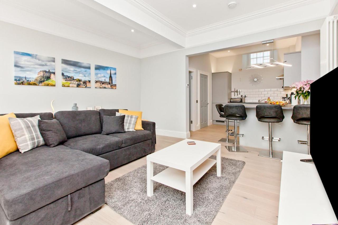 Modern & Spacious 1 Bed Apt, West End Apartment *