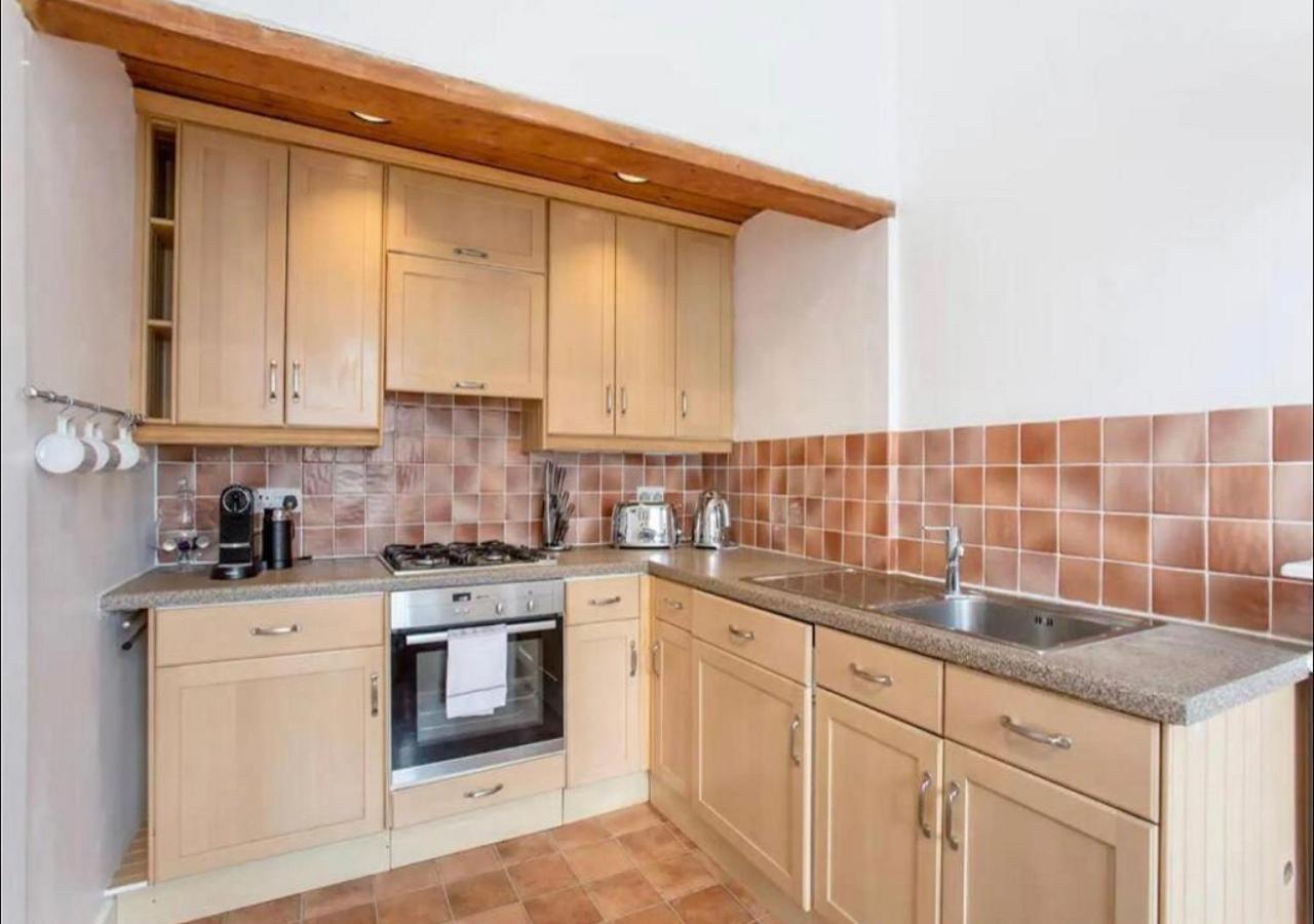 Modern, Bright & Spacious 3 Bedroom In The Heart Of The Centre - Double Beds - Sleeps Up To 6 Guests * Edinburgh