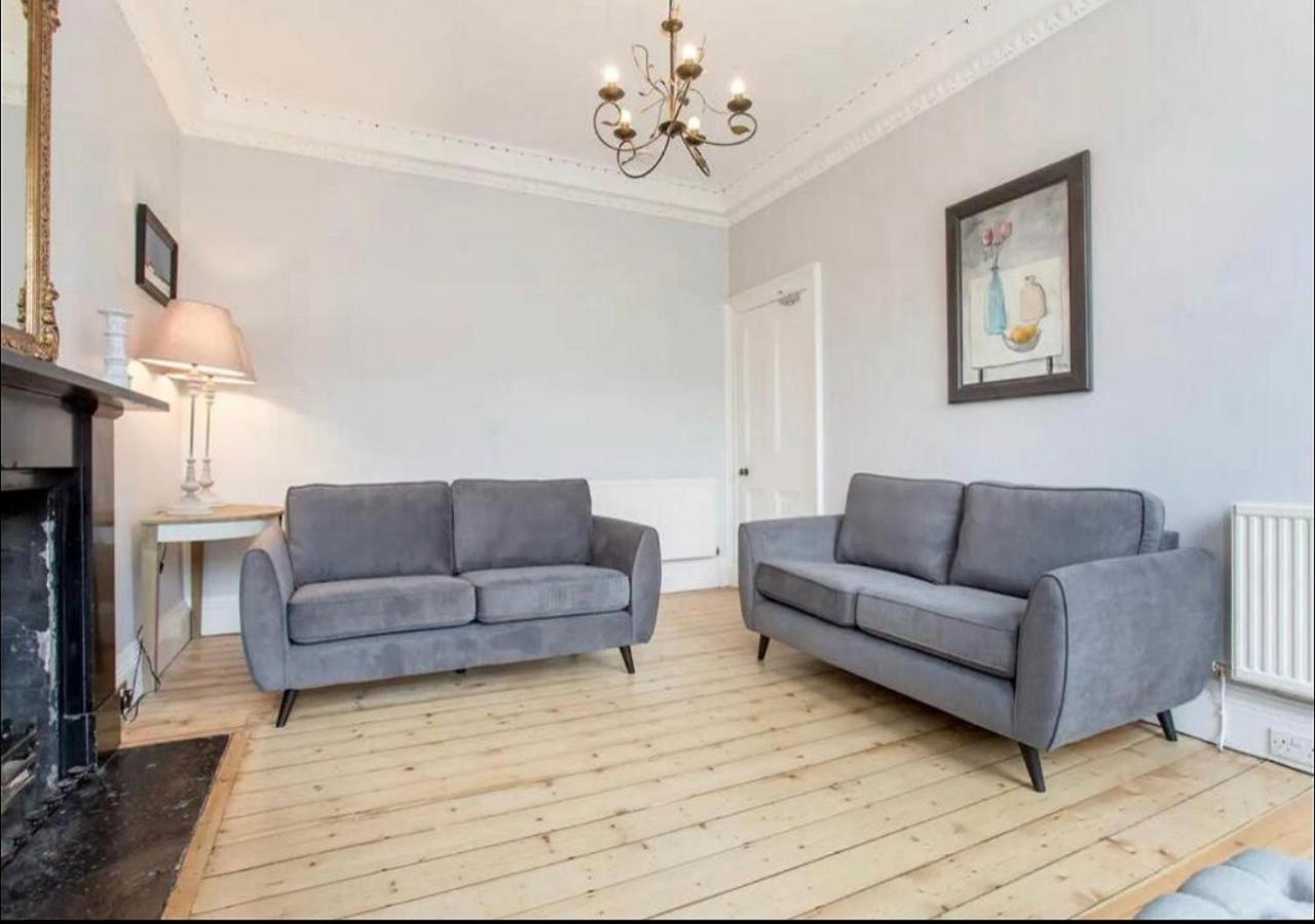 Modern, Bright & Spacious 3 Bedroom In The Heart Of The Centre - Double Beds - Sleeps Up To 6 Guests Apartment Edinburgh