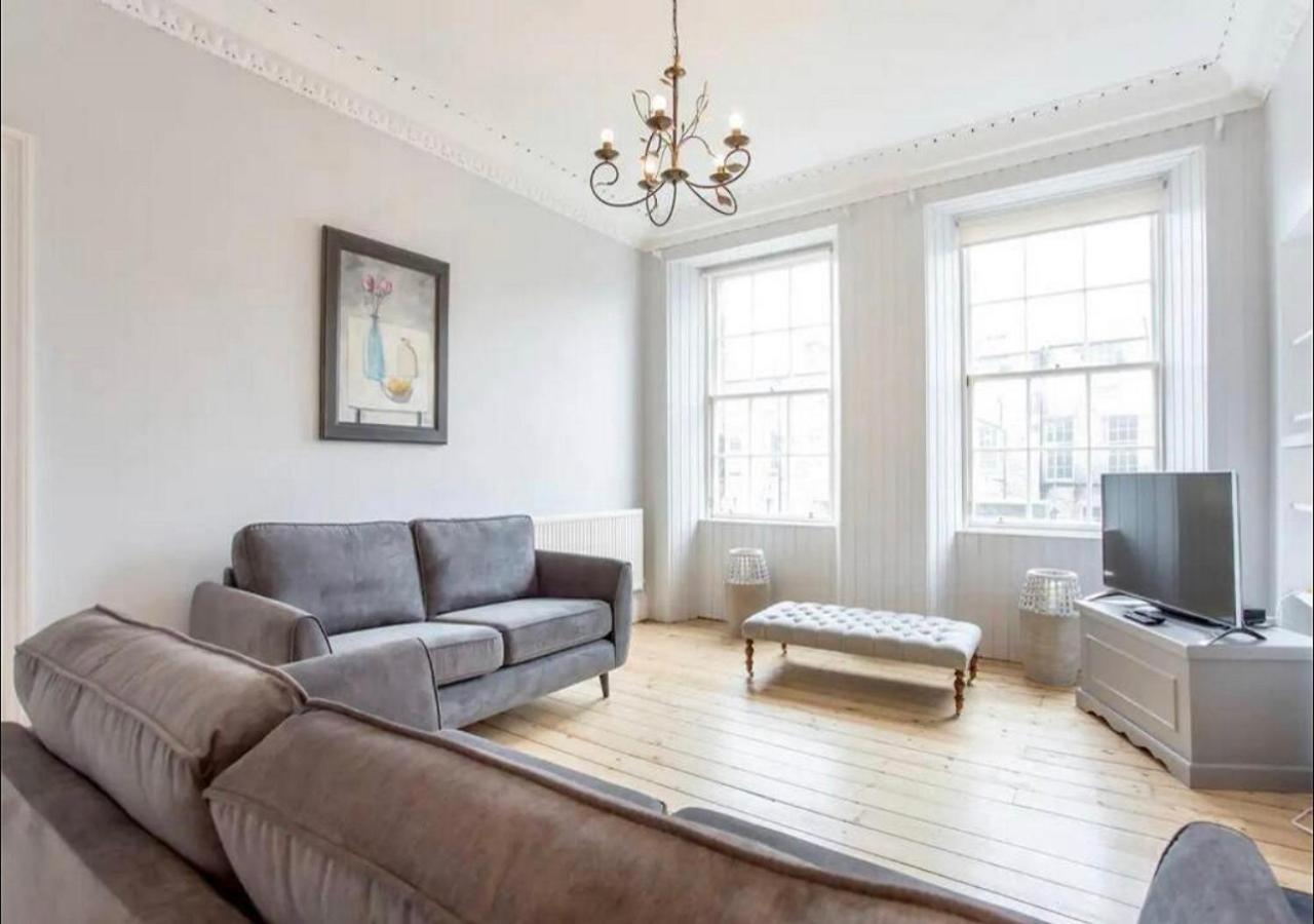 Modern, Bright & Spacious 3 Bedroom In The Heart Of The Centre - Double Beds - Sleeps Up To 6 Guests * Edinburgh