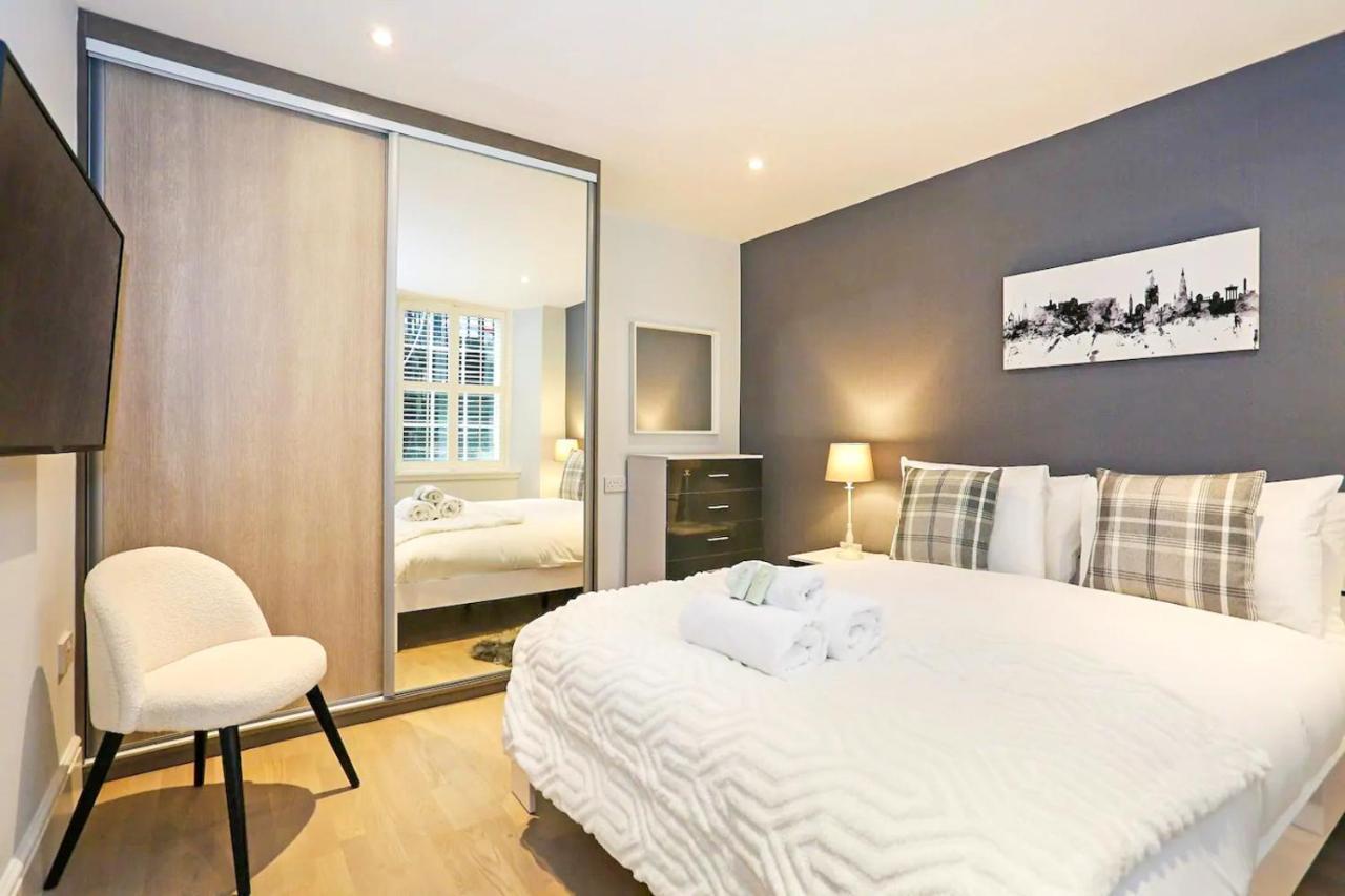 Apartment Modern 3 Bedroom Apartment, West End