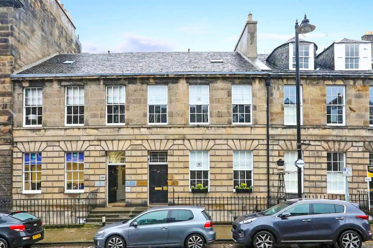 Modern 3 Bedroom Apartment, West End Apartment *