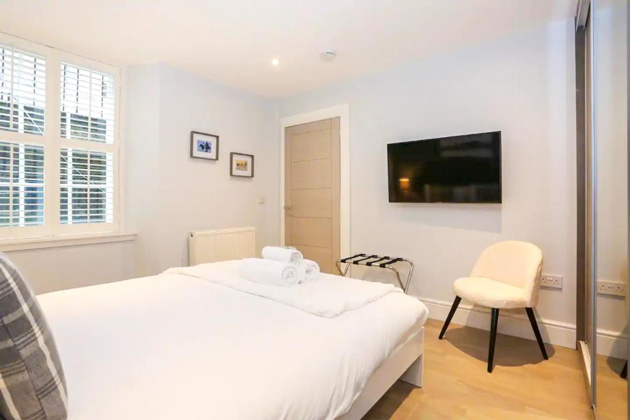 Modern 3 Bedroom Apartment, West End Apartment *