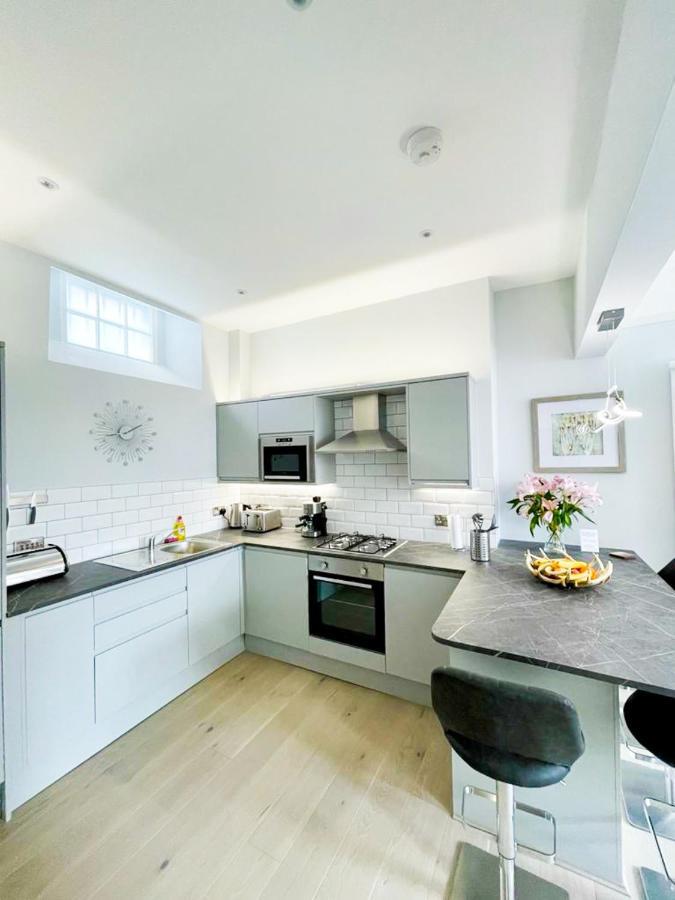 Modern & Spacious 1 Bed Apt, West End Appartement