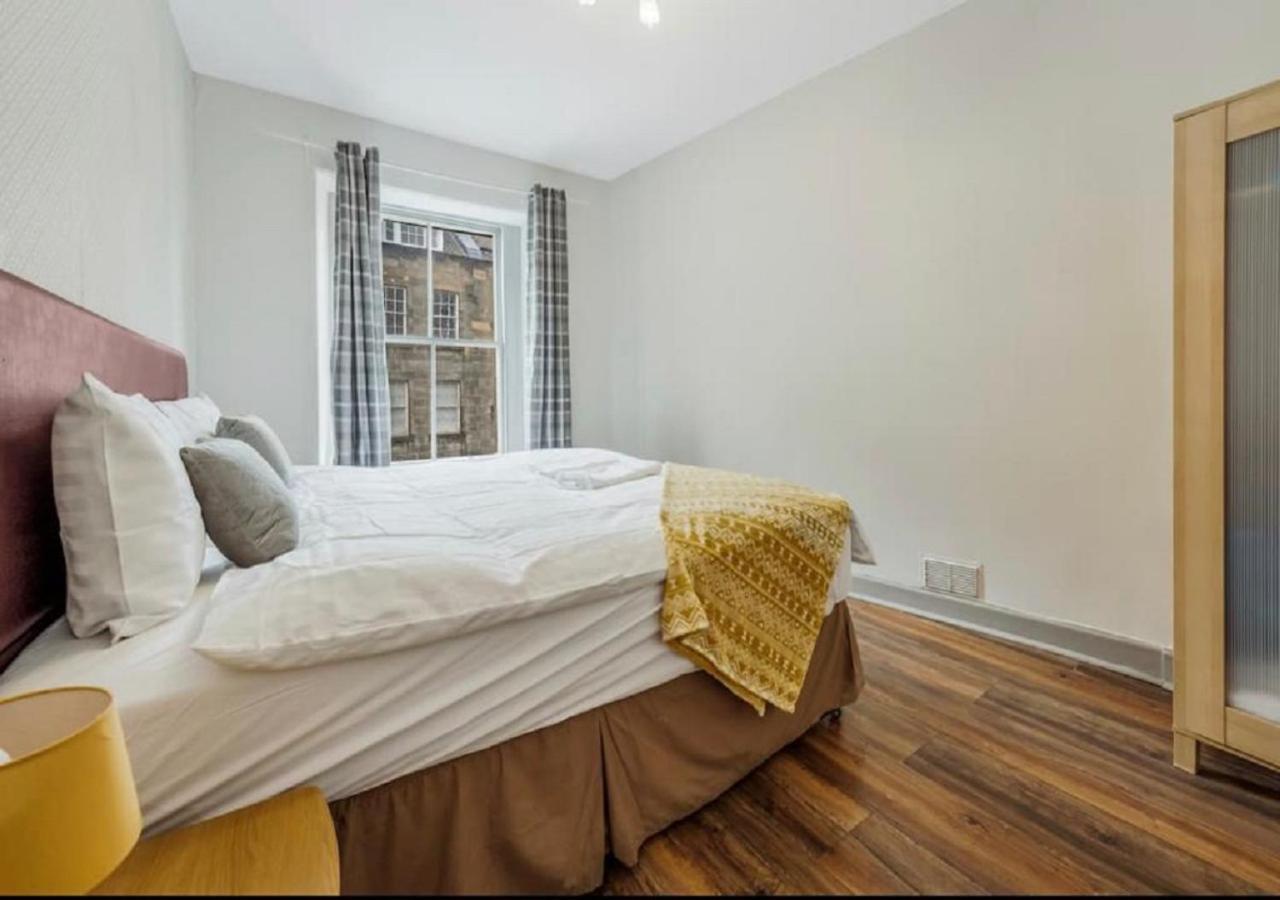 Apartment Castle View - 1 Bedroom - Heart Of The Famous Royal Mile & 1 Minute Walk To Castle *