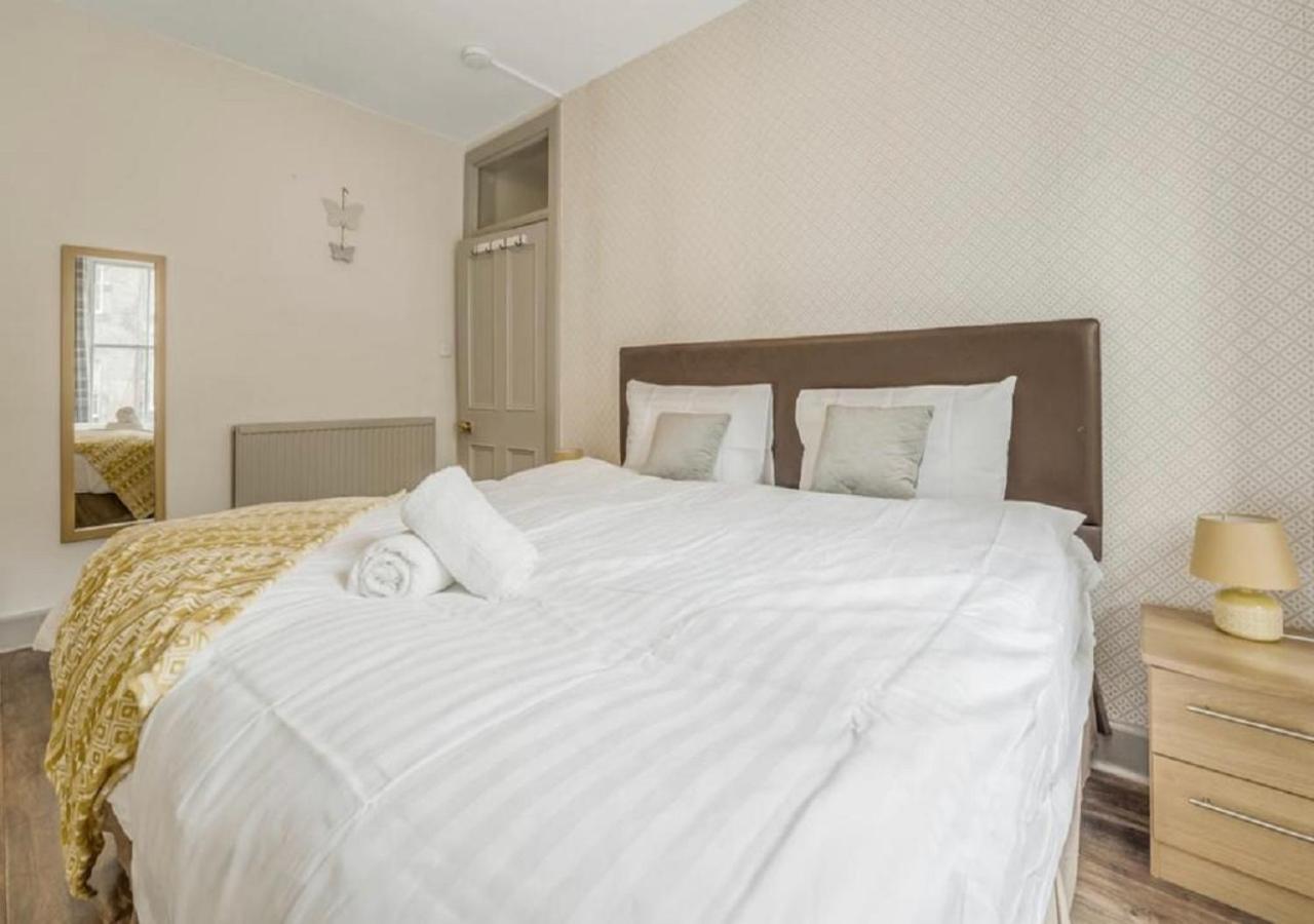 Castle View - 1 Bedroom - Heart Of The Famous Royal Mile & 1 Minute Walk To Castle Apartment *