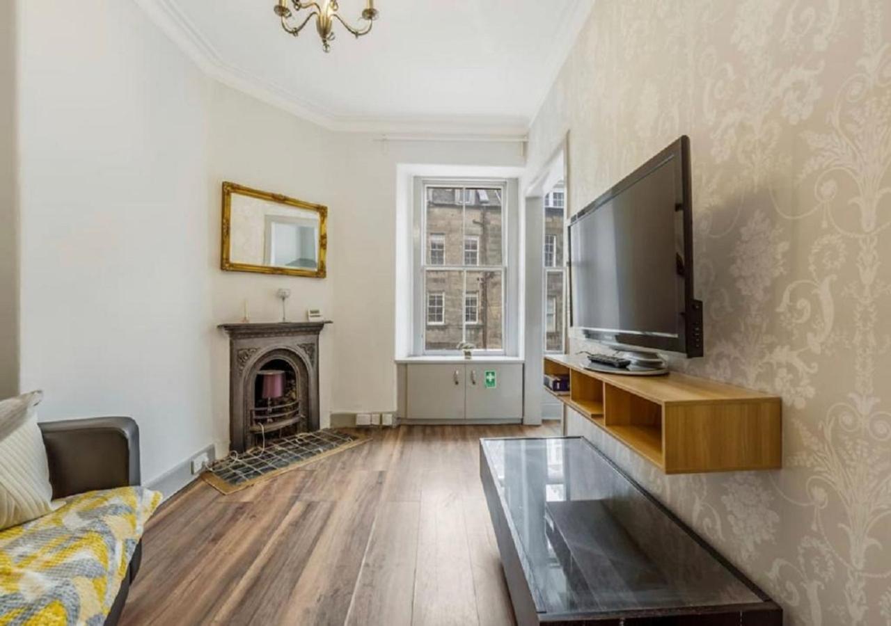Castle View - 1 Bedroom - Heart Of The Famous Royal Mile & 1 Minute Walk To Castle *