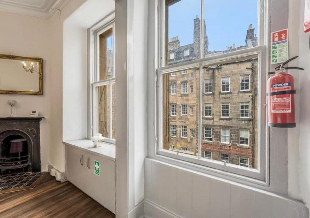 Apartment Castle View - 1 Bedroom - Heart Of The Famous Royal Mile & 1 Minute Walk To Castle