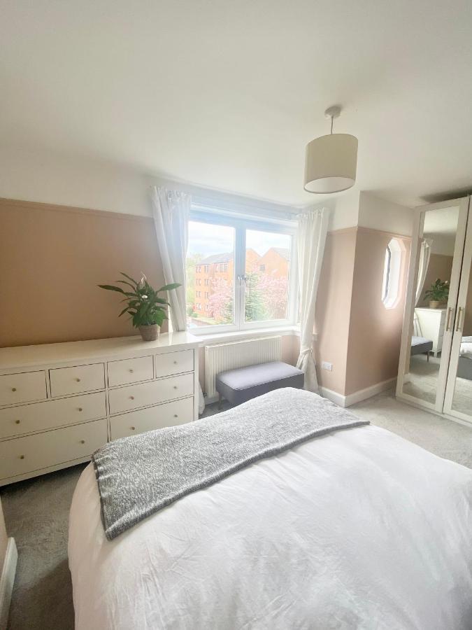 Sunny, Stylish 2-bed In Morningside * EDI