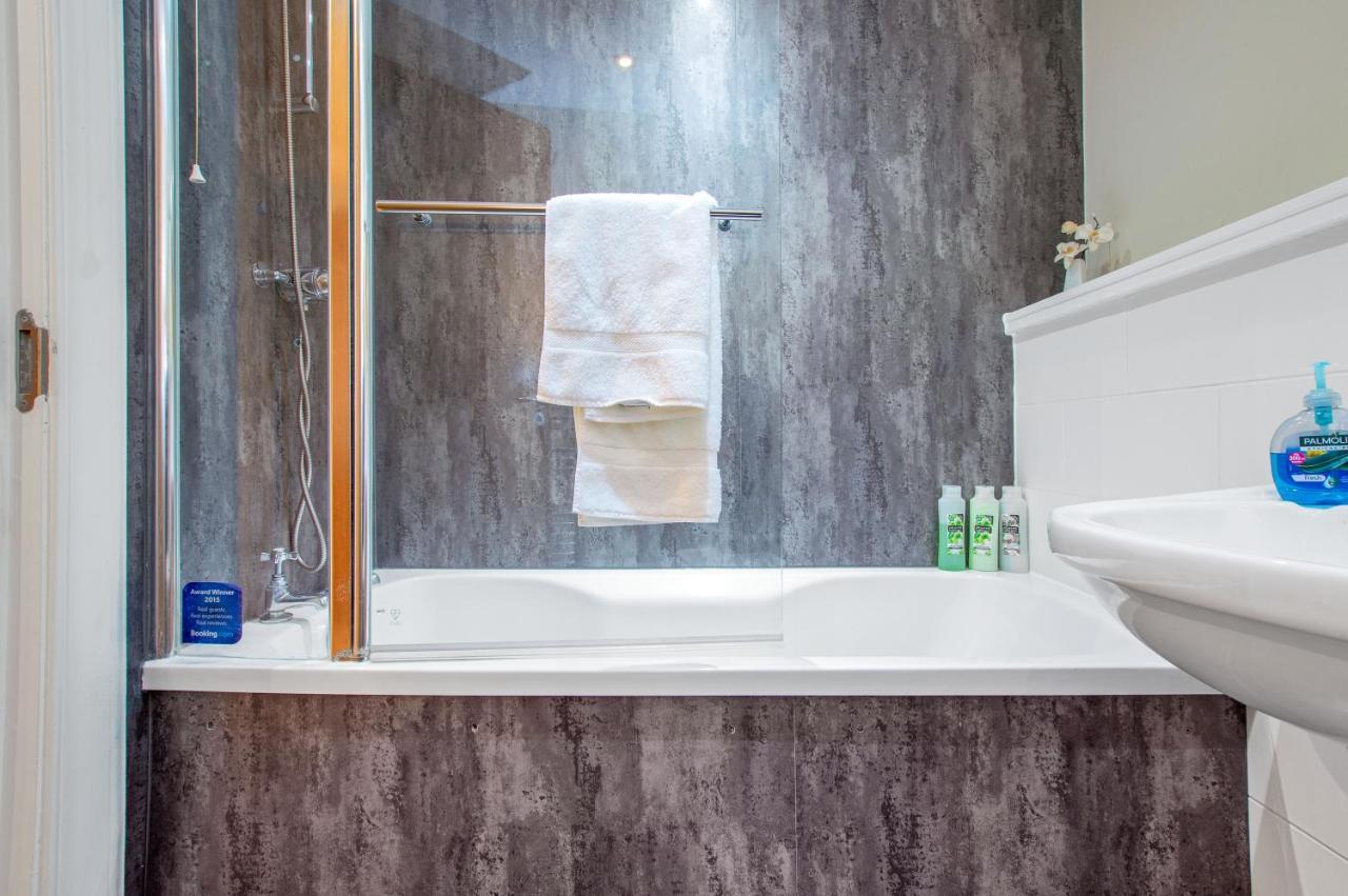 Stylish & Modern 2 Bedroom Ground Floor Close To Centre In Stunning Converted Church - Near Haymarket Train Station - Sleeps Up To 5 Guests Appartement Édimbourg
