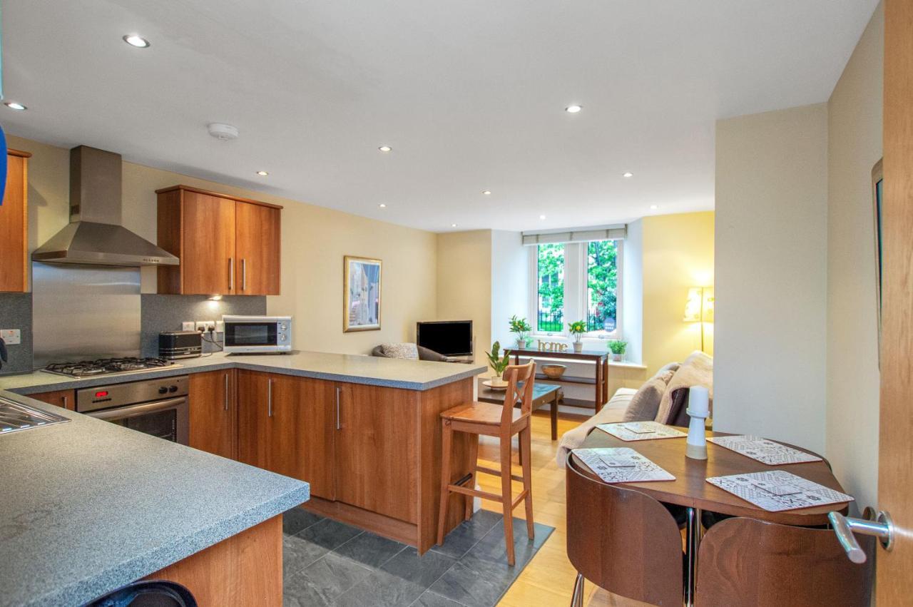 Appartement Stylish & Modern 2 Bedroom Ground Floor Close To Centre In Stunning Converted Church - Near Haymarket Train Station - Sleeps Up To 5 Guests Édimbourg