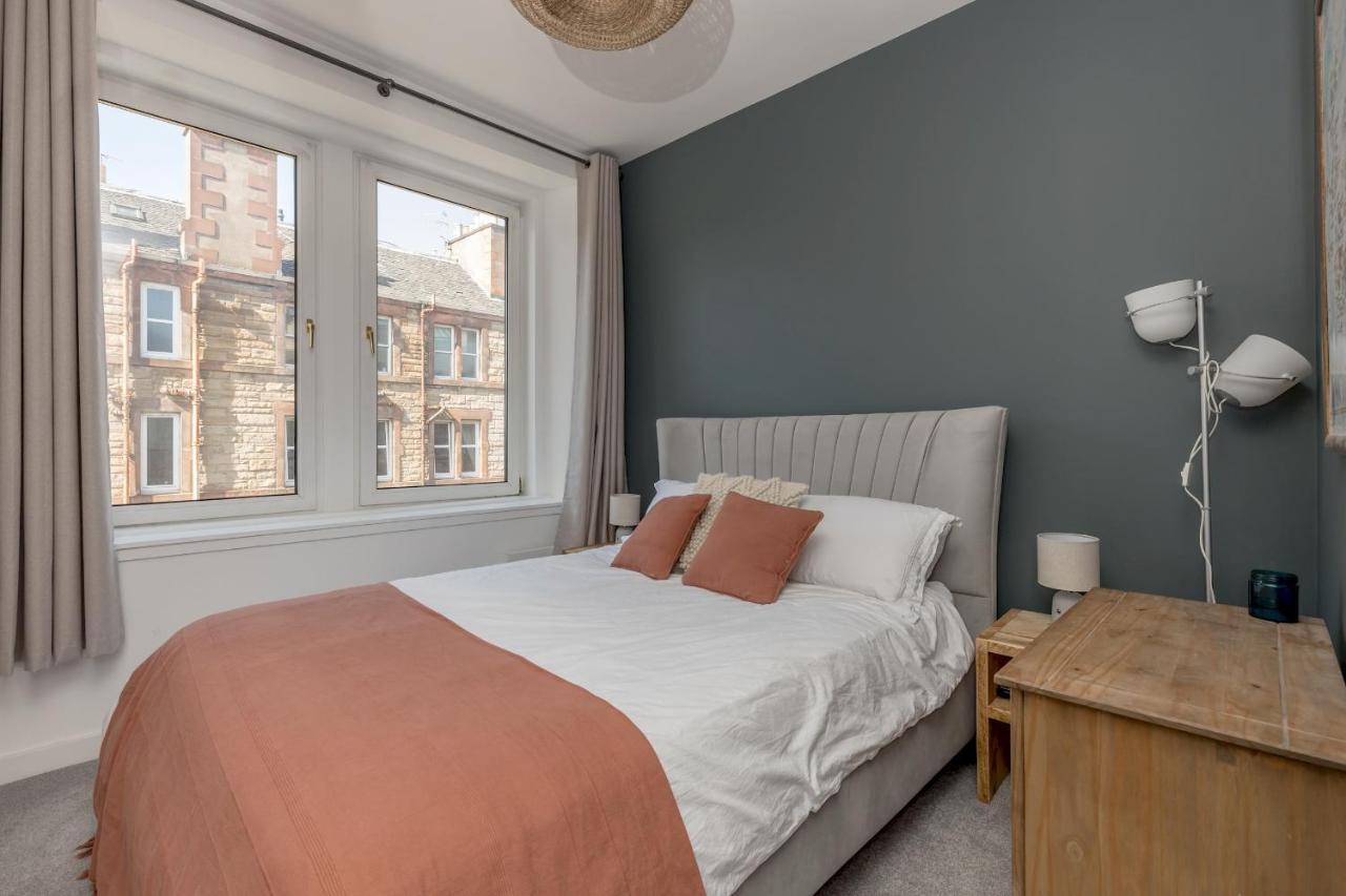 Pass The Keys Stunning 3 Bed Loft Style With Free Parking