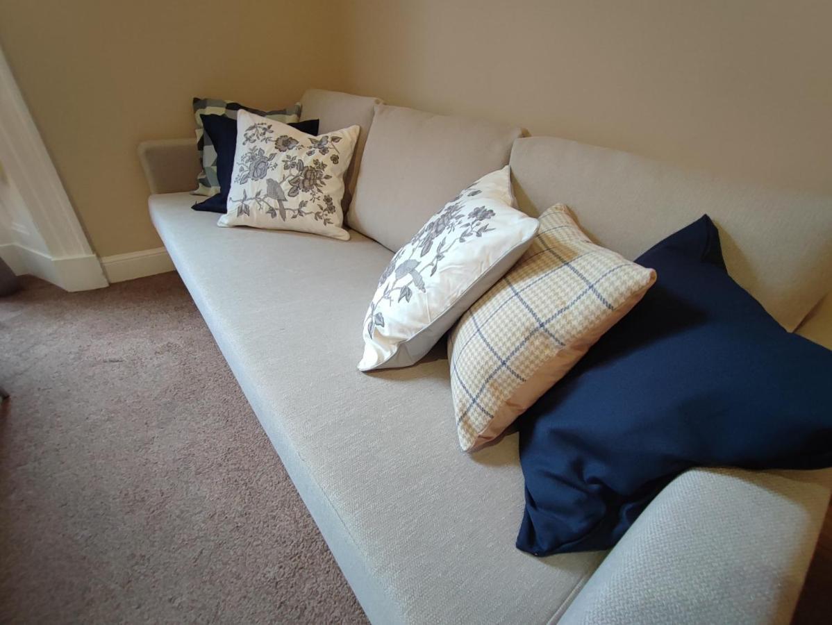 Private Garden With Parking Apartment *