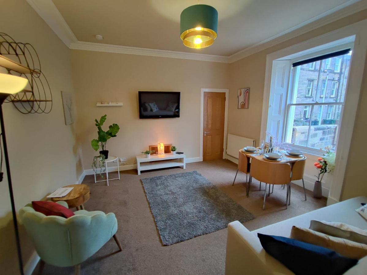 Private Garden With Parking Apartment *