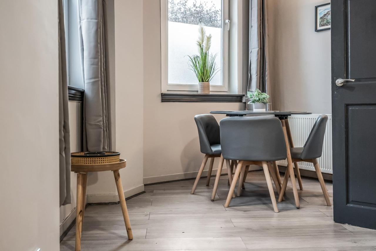 Private Ground Floor Main Door Entrance - Spacious 2 Bedroom - The Shore, Leith
