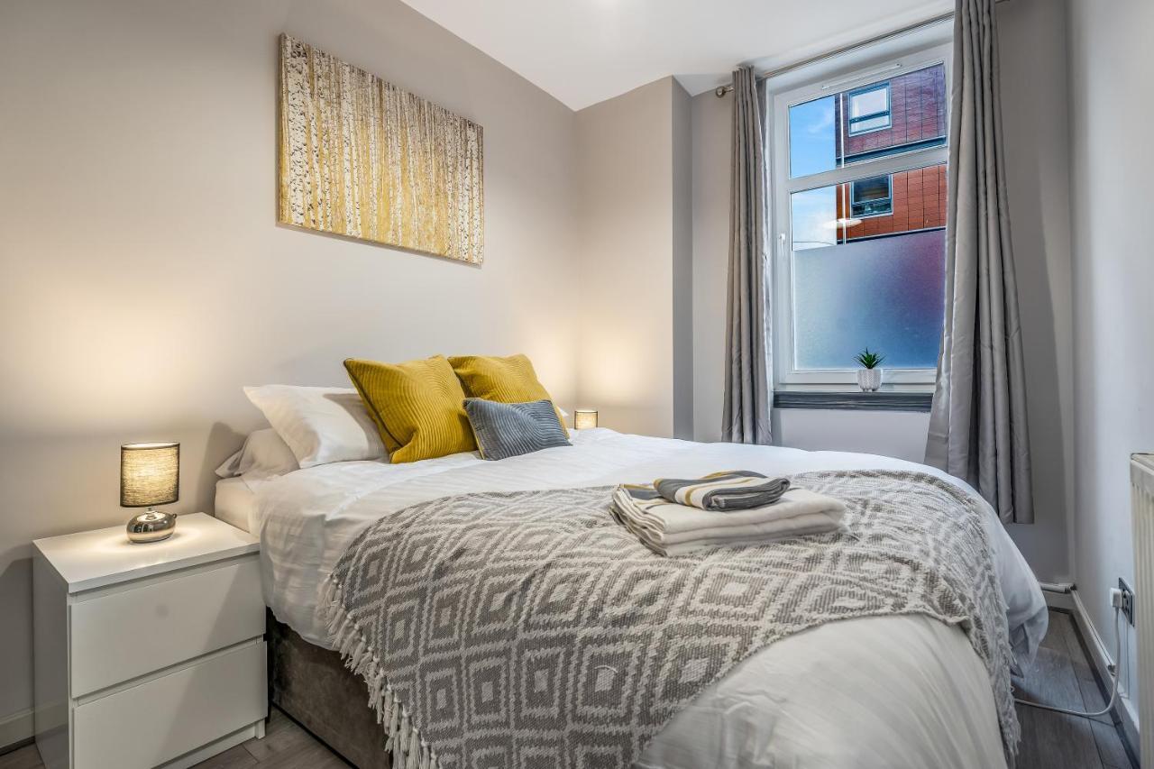 Private Ground Floor Main Door Entrance - Spacious 2 Bedroom - The Shore, Leith Apartment