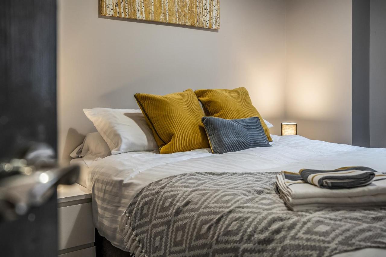 Apartment Private Ground Floor Main Door Entrance - Spacious 2 Bedroom - The Shore, Leith Edinburgh