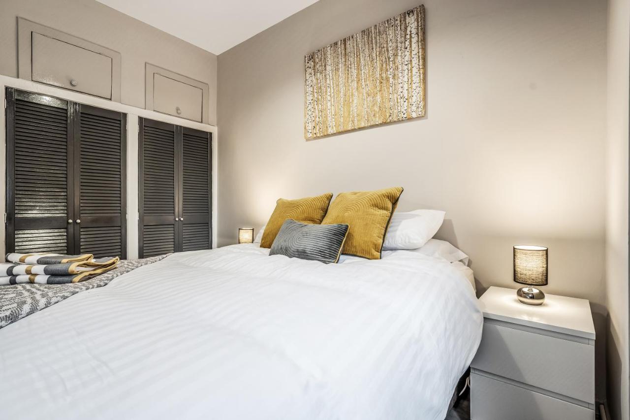 Private Ground Floor Main Door Entrance - Spacious 2 Bedroom - The Shore, Leith Apartment