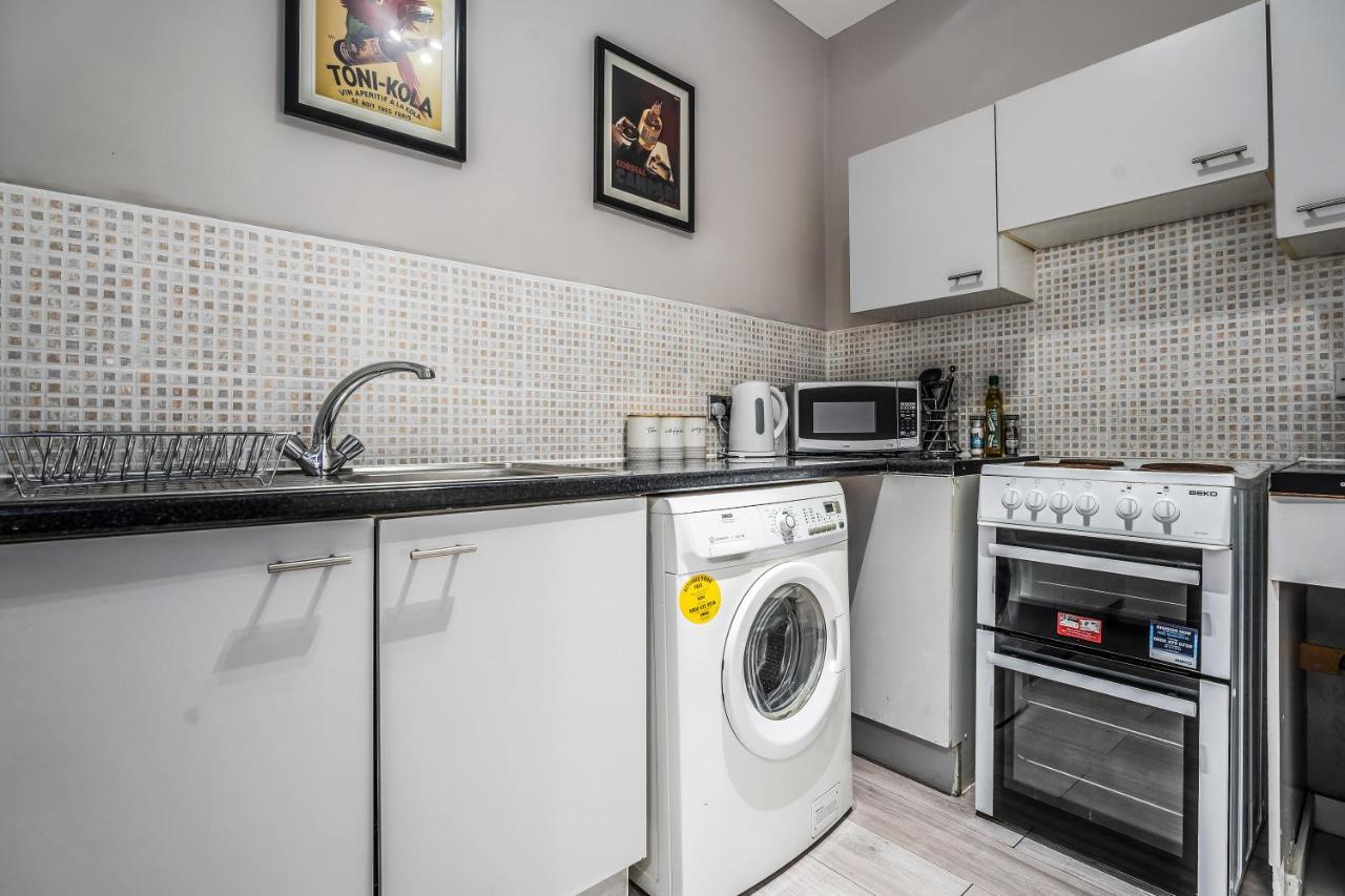 Apartment Private Ground Floor Main Door Entrance - Spacious 2 Bedroom - The Shore, Leith
