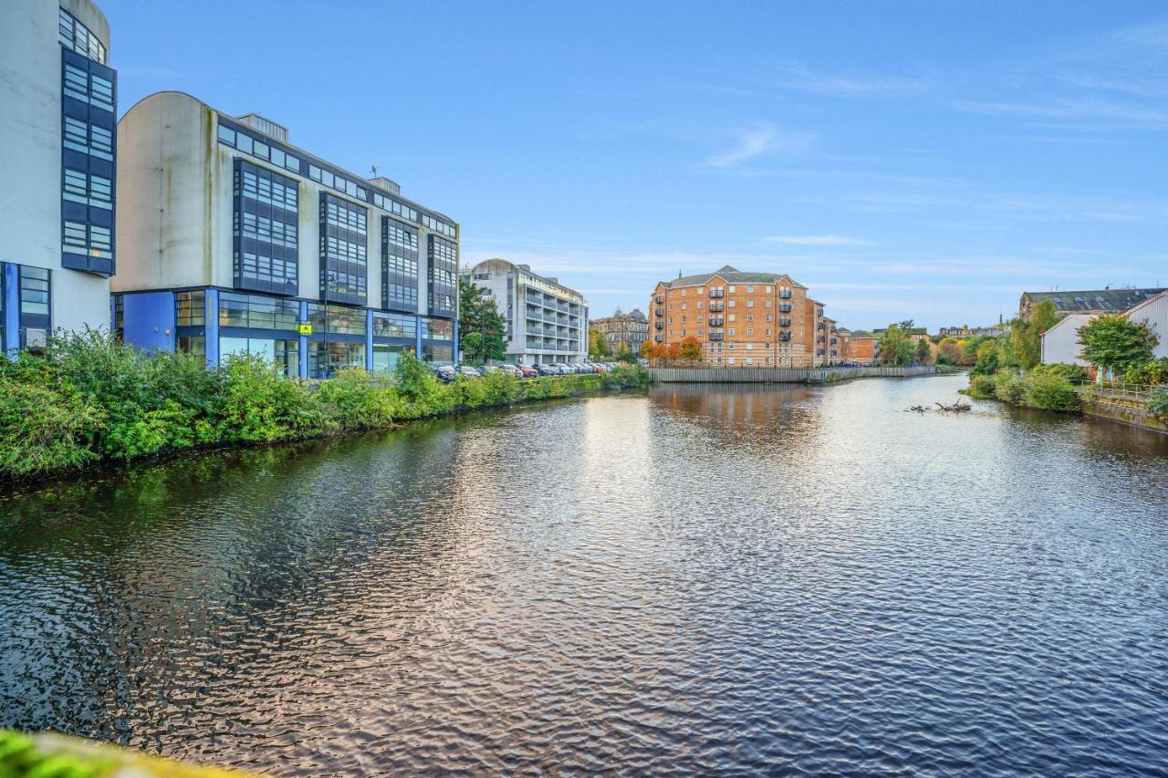 Private Ground Floor Main Door Entrance - Spacious 2 Bedroom - The Shore, Leith Edinburgh