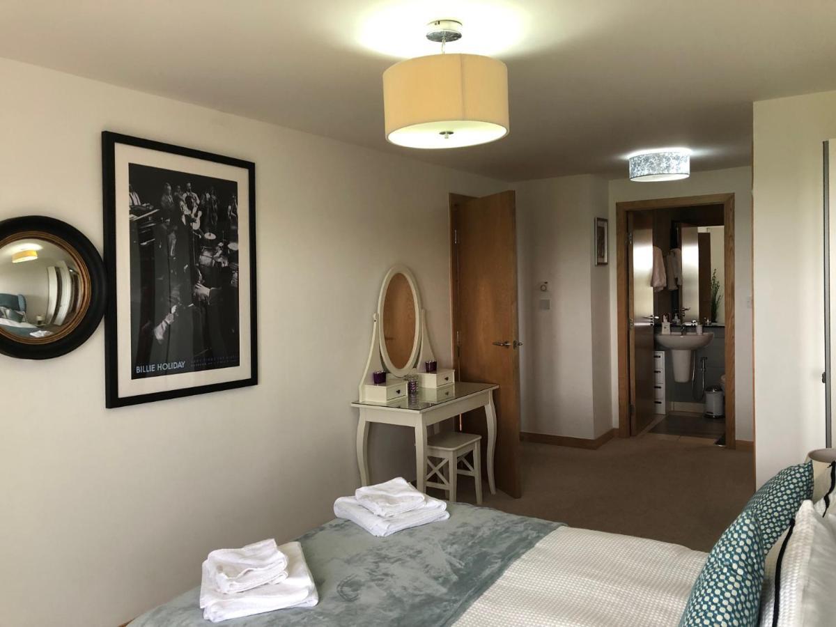 Stunning 3 Large Bedrooms 2 Bathrooms In Harbour