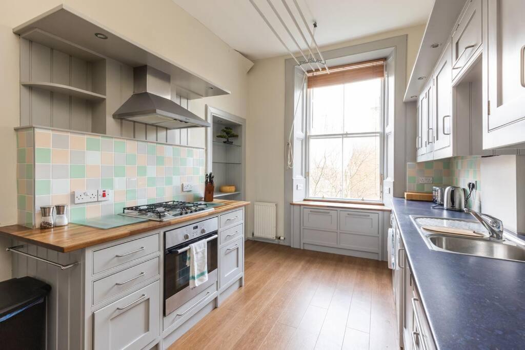 Stunning 3 Bedroom Flat In Bruntsfield