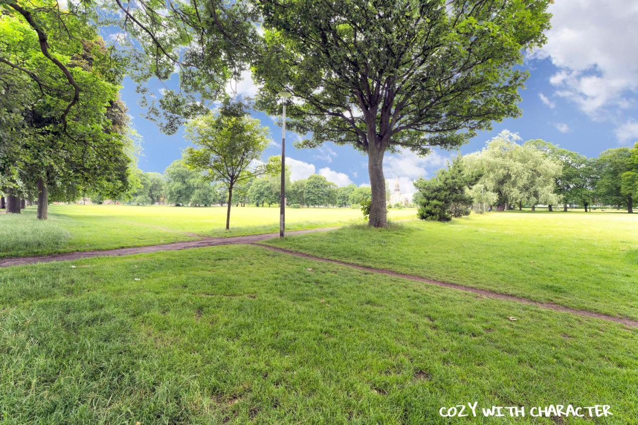 Cozy With Character Cochrane At Leith Links Park * Edinburgh